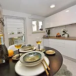Ginger Apartment *