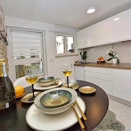 Ginger Apartment *