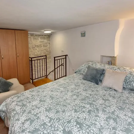 Ginger Apartment