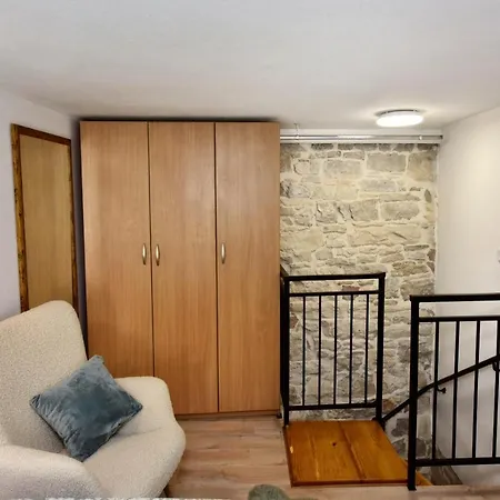 Ginger Apartman